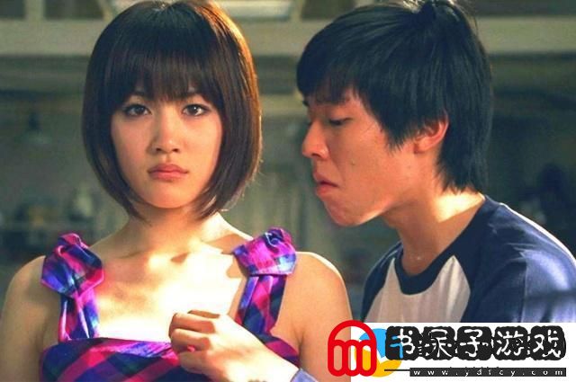 在虚拟与现实交织间寻觅慰藉