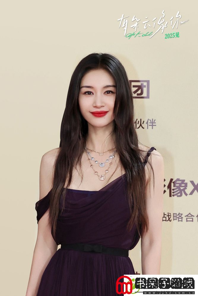 屈楚萧王子文携电影有朵云像你亮相金鸡电影节