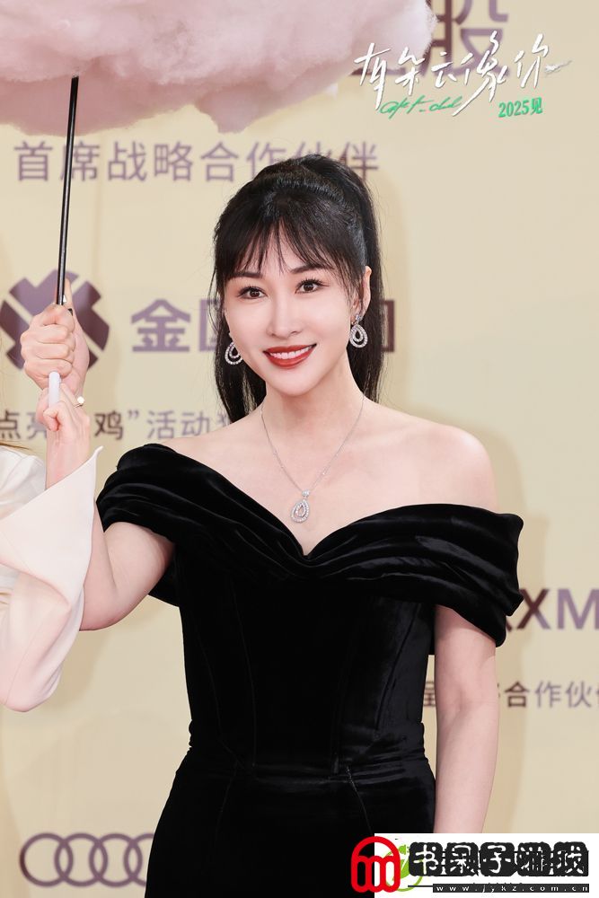 屈楚萧王子文携电影有朵云像你亮相金鸡电影节