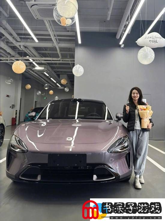 第10万台小米SU7车主是位小姐姐选了Pro霞光紫